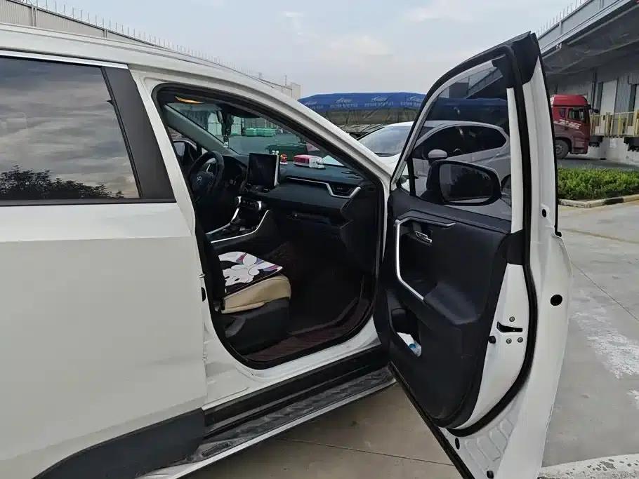 RAV4 2021 2.0L CVT 2WD Fashion Plus Edition — миниатюра 8