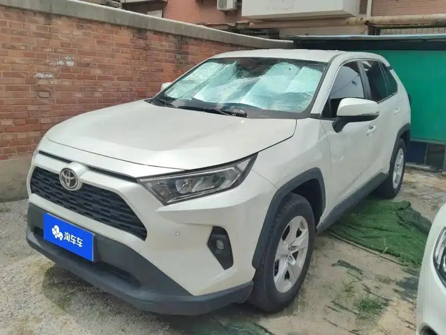 2023 RAV4 2.0L CVT 2WD Urban Edition — миниатюра 1