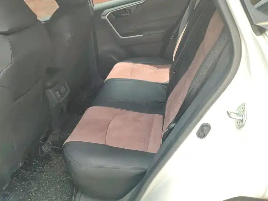 2023 RAV4 2.0L CVT 2WD Urban Edition — миниатюра 11