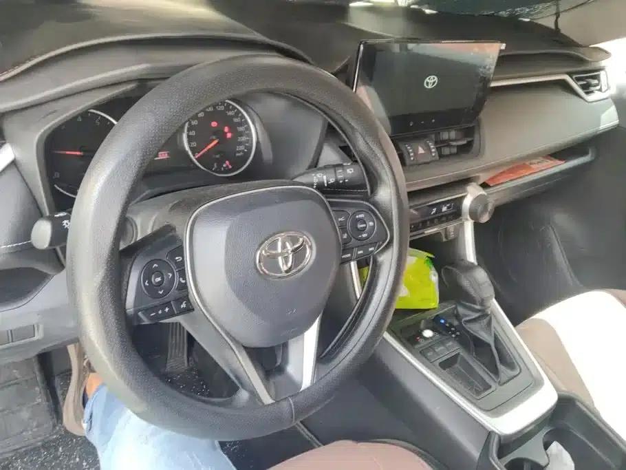 2023 RAV4 2.0L CVT 2WD Urban Edition — миниатюра 12