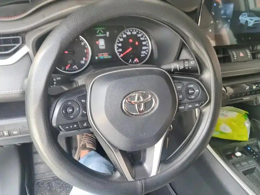 2023 RAV4 2.0L CVT 2WD Urban Edition — миниатюра 15