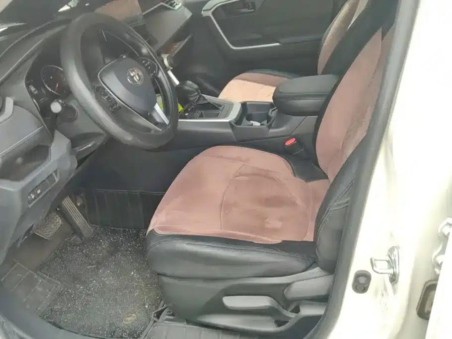 2023 RAV4 2.0L CVT 2WD Urban Edition — миниатюра 9