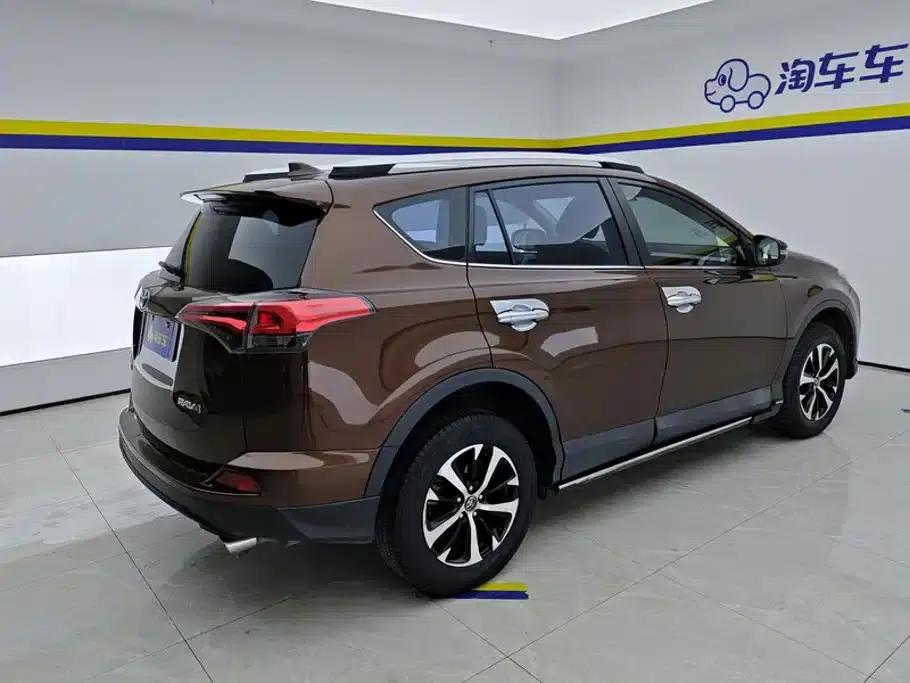 2016 Toyota RAV4 2.0L CVT 2WD Fashion Edition (National V Emission Standard) — миниатюра 3