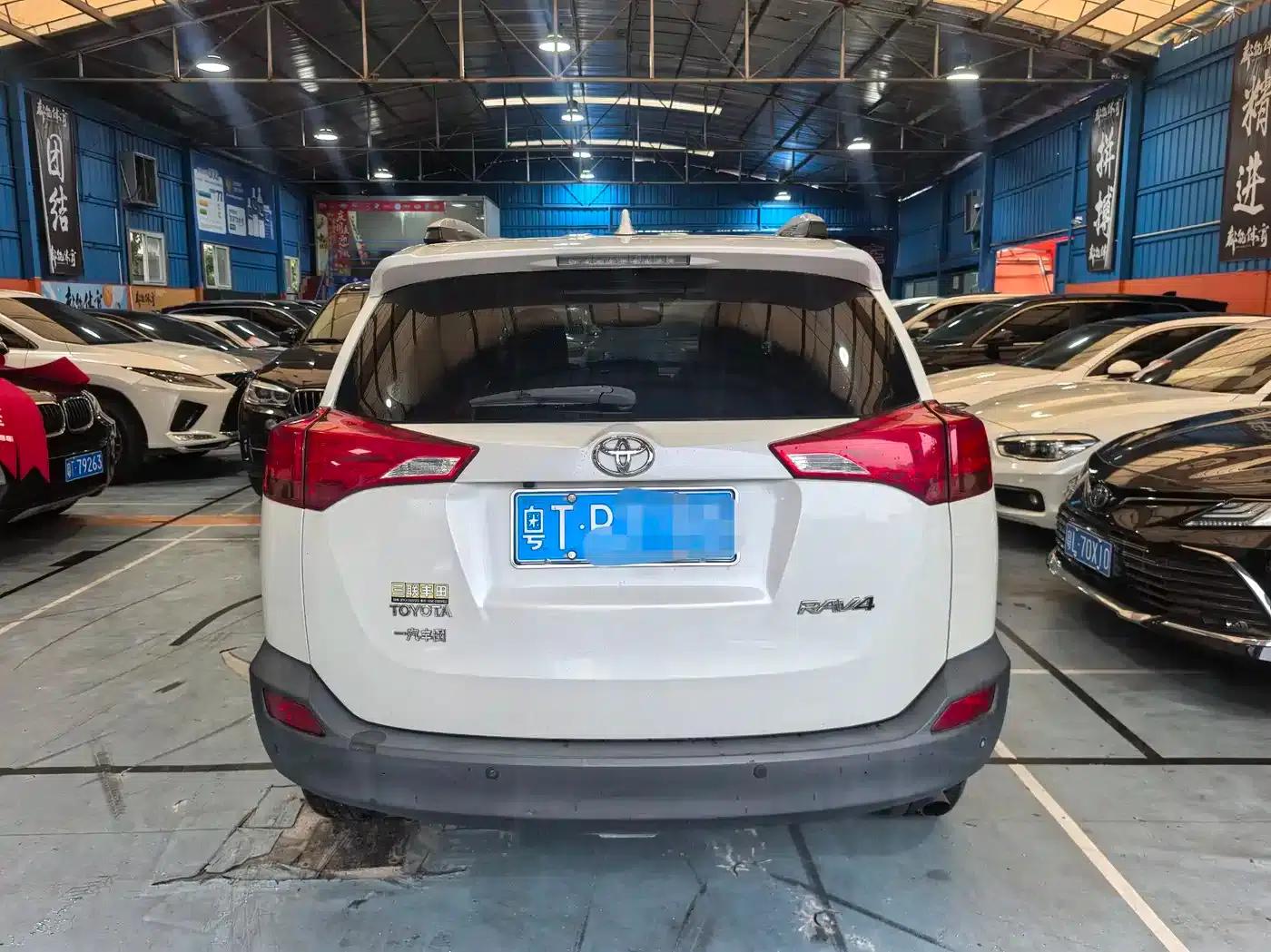 2015 RAV4 2.0L CVT 2WD Fashion Edition — миниатюра 6