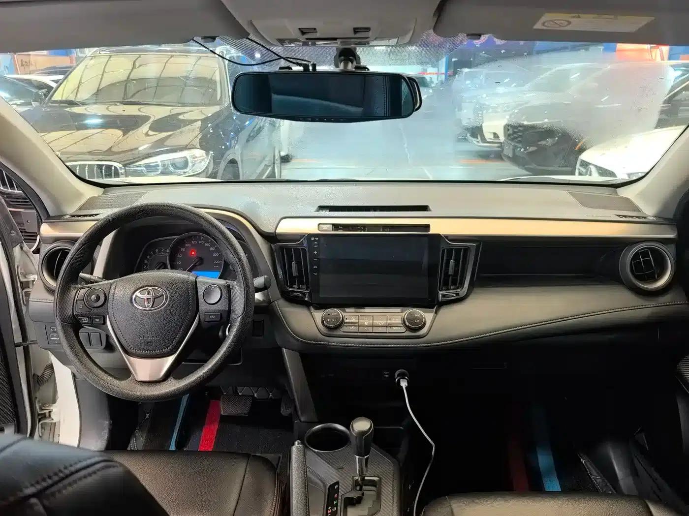 2015 RAV4 2.0L CVT 2WD Fashion Edition — миниатюра 7