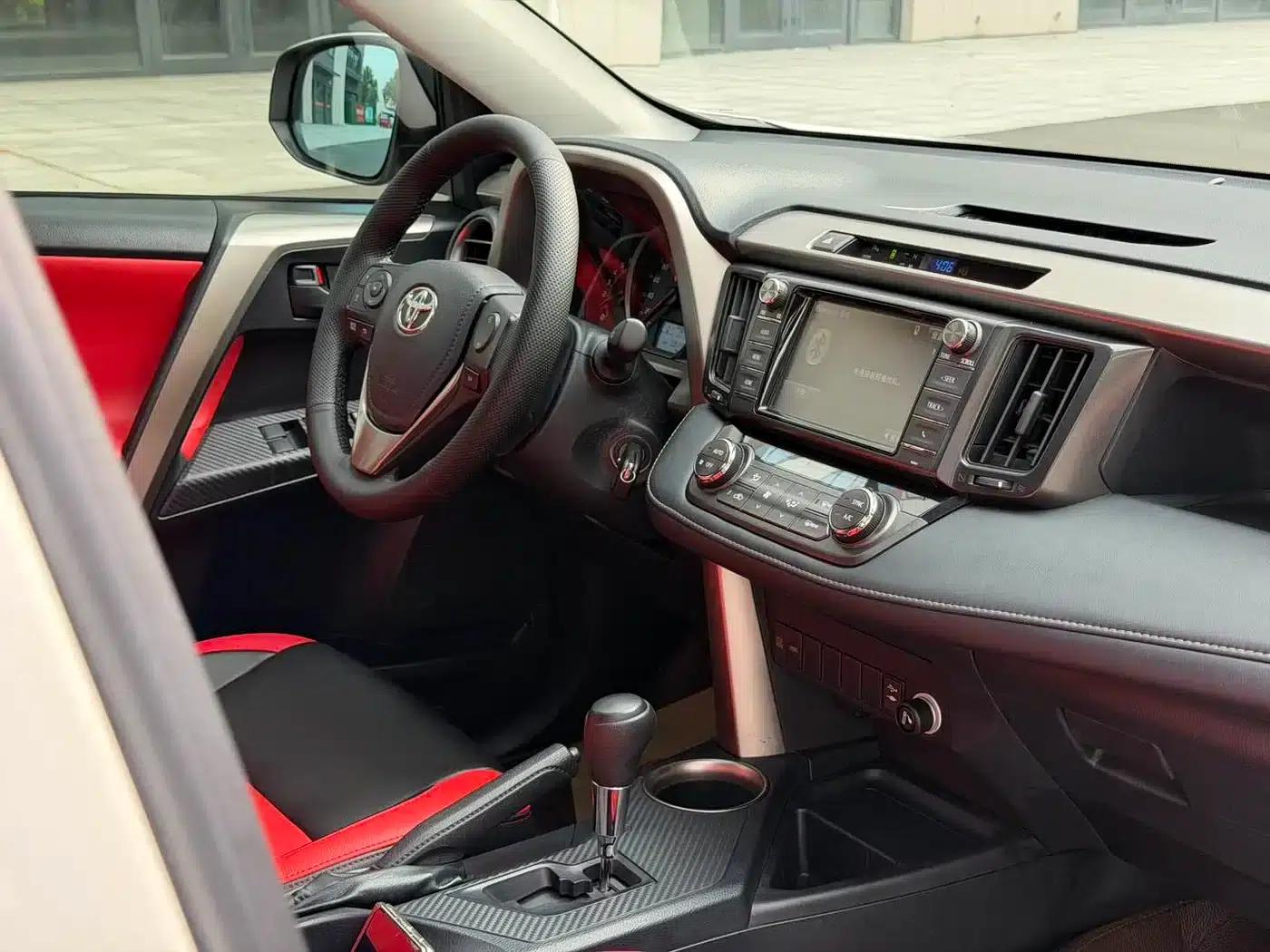 2015 RAV4 2.0L CVT 2WD Fashion Edition — миниатюра 12