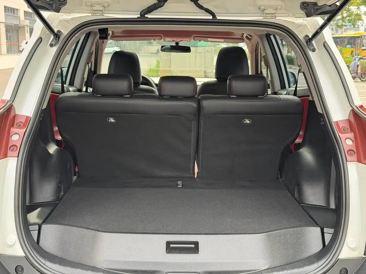 2015 RAV4 2.0L CVT 2WD Fashion Edition — миниатюра 14