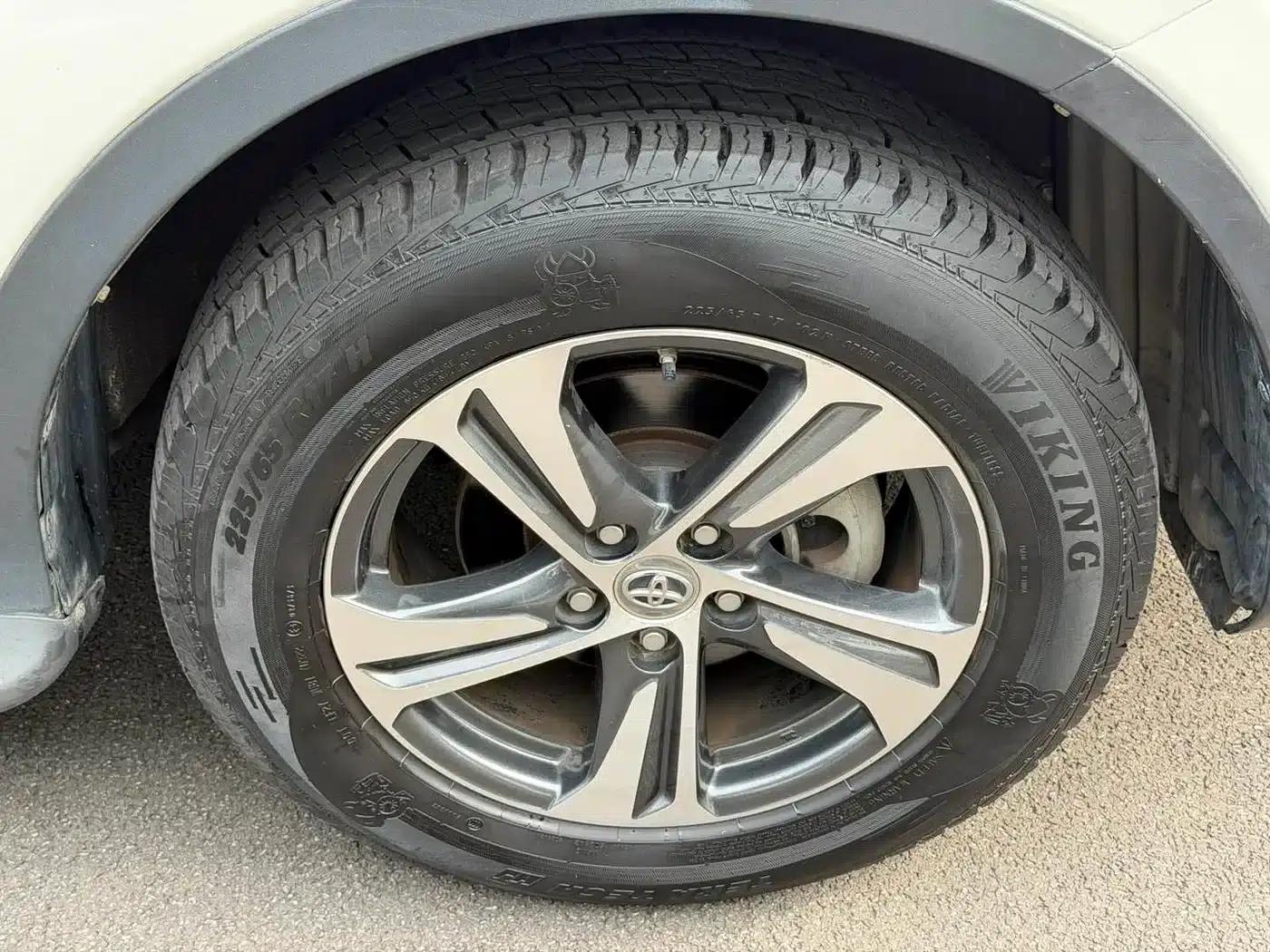 2015 RAV4 2.0L CVT 2WD Fashion Edition — миниатюра 15