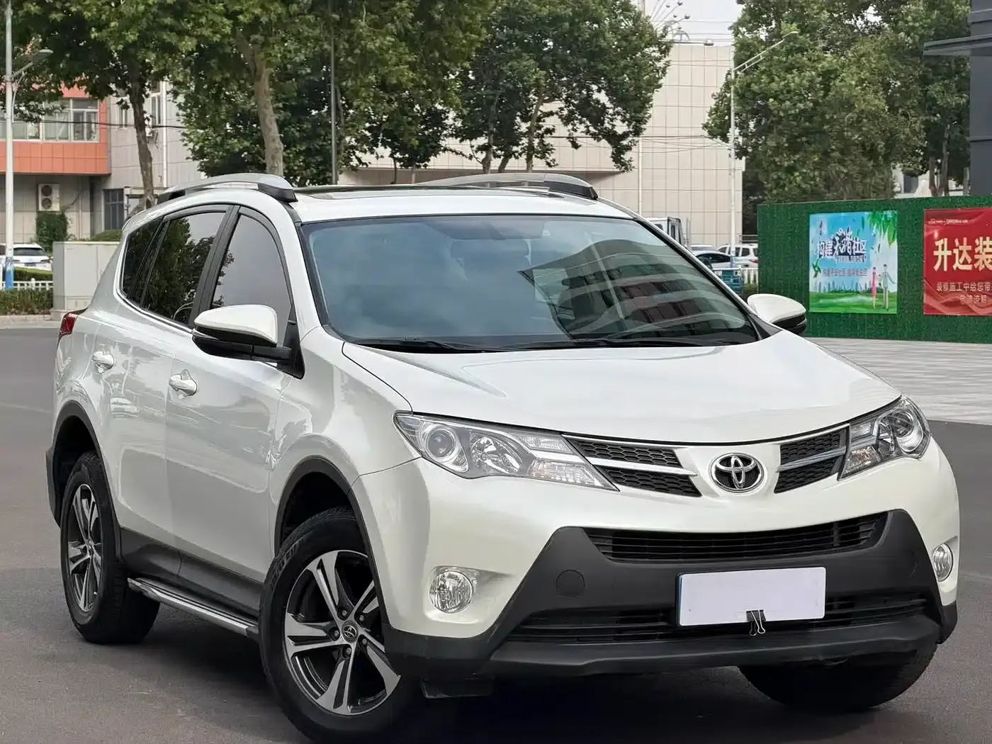 2015 RAV4 2.0L CVT 2WD Fashion Edition — миниатюра 3