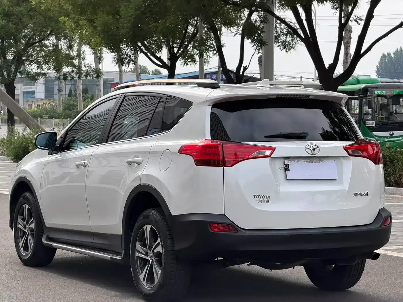 2015 RAV4 2.0L CVT 2WD Fashion Edition — миниатюра 4