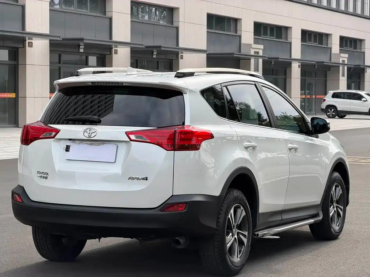 2015 RAV4 2.0L CVT 2WD Fashion Edition — миниатюра 6