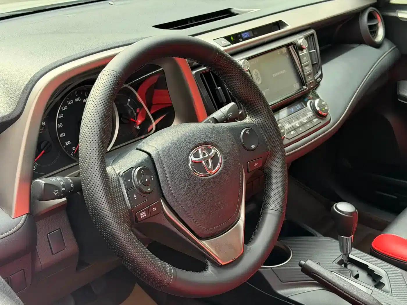 2015 RAV4 2.0L CVT 2WD Fashion Edition — миниатюра 7