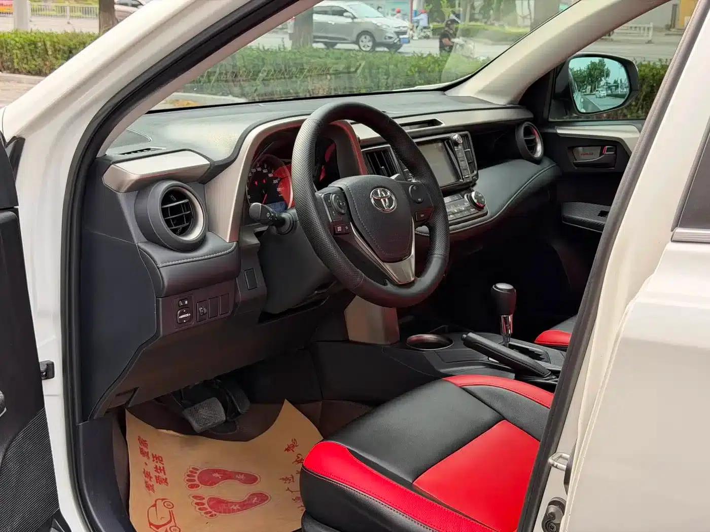 2015 RAV4 2.0L CVT 2WD Fashion Edition — миниатюра 8