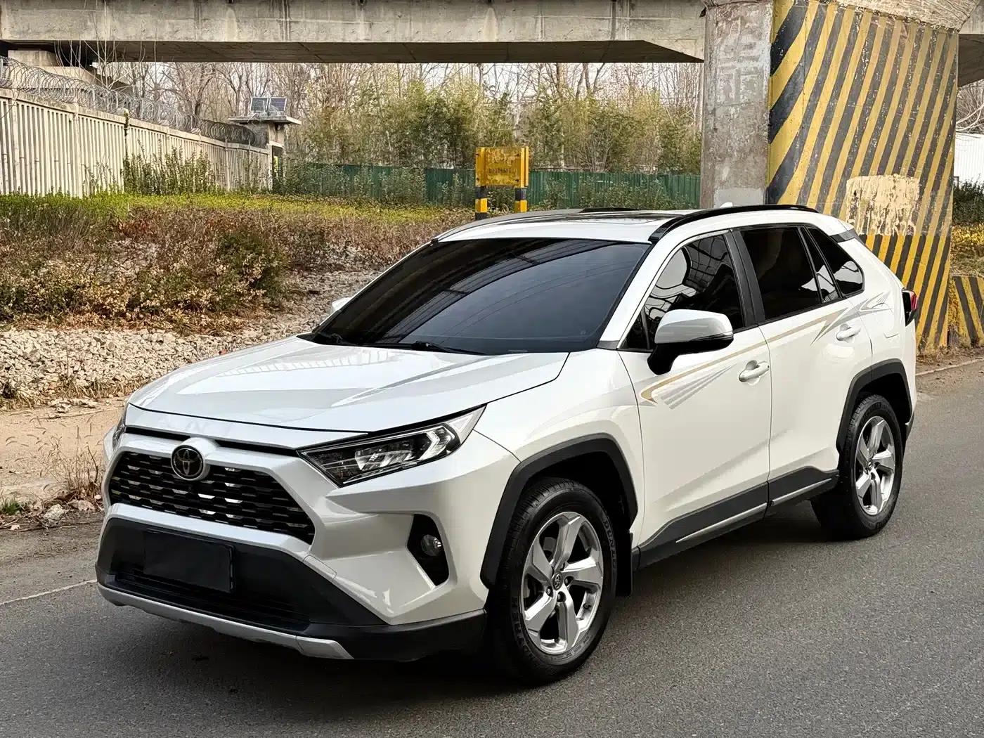 RAV4 2021 2.0L CVT 2WD Fashion Plus Edition — миниатюра 1
