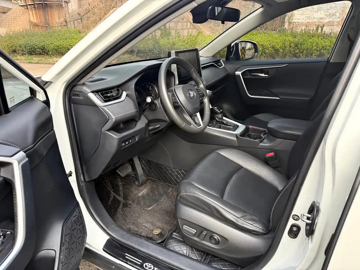 RAV4 2021 2.0L CVT 2WD Fashion Plus Edition — миниатюра 2