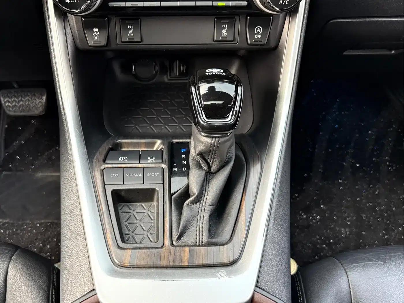 RAV4 2021 2.0L CVT 2WD Fashion Plus Edition — миниатюра 12