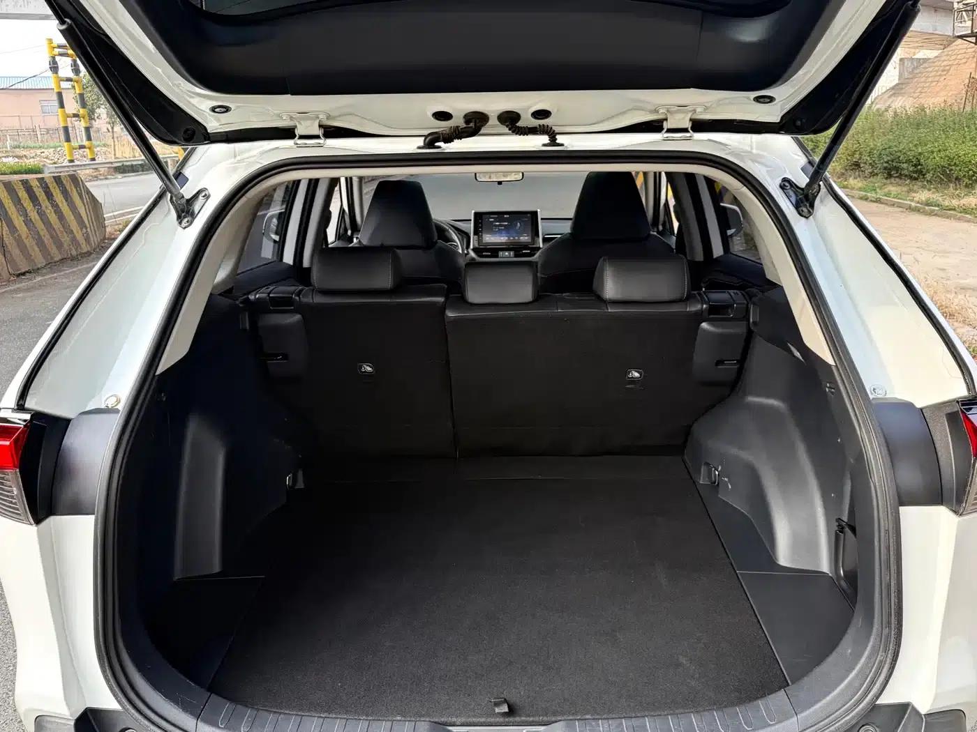 RAV4 2021 2.0L CVT 2WD Fashion Plus Edition — миниатюра 14