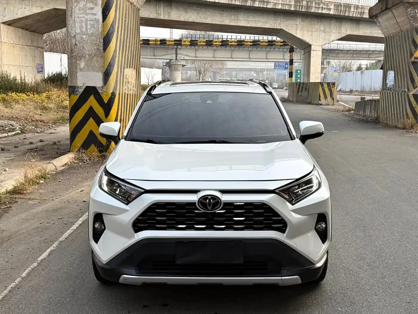 RAV4 2021 2.0L CVT 2WD Fashion Plus Edition — миниатюра 3
