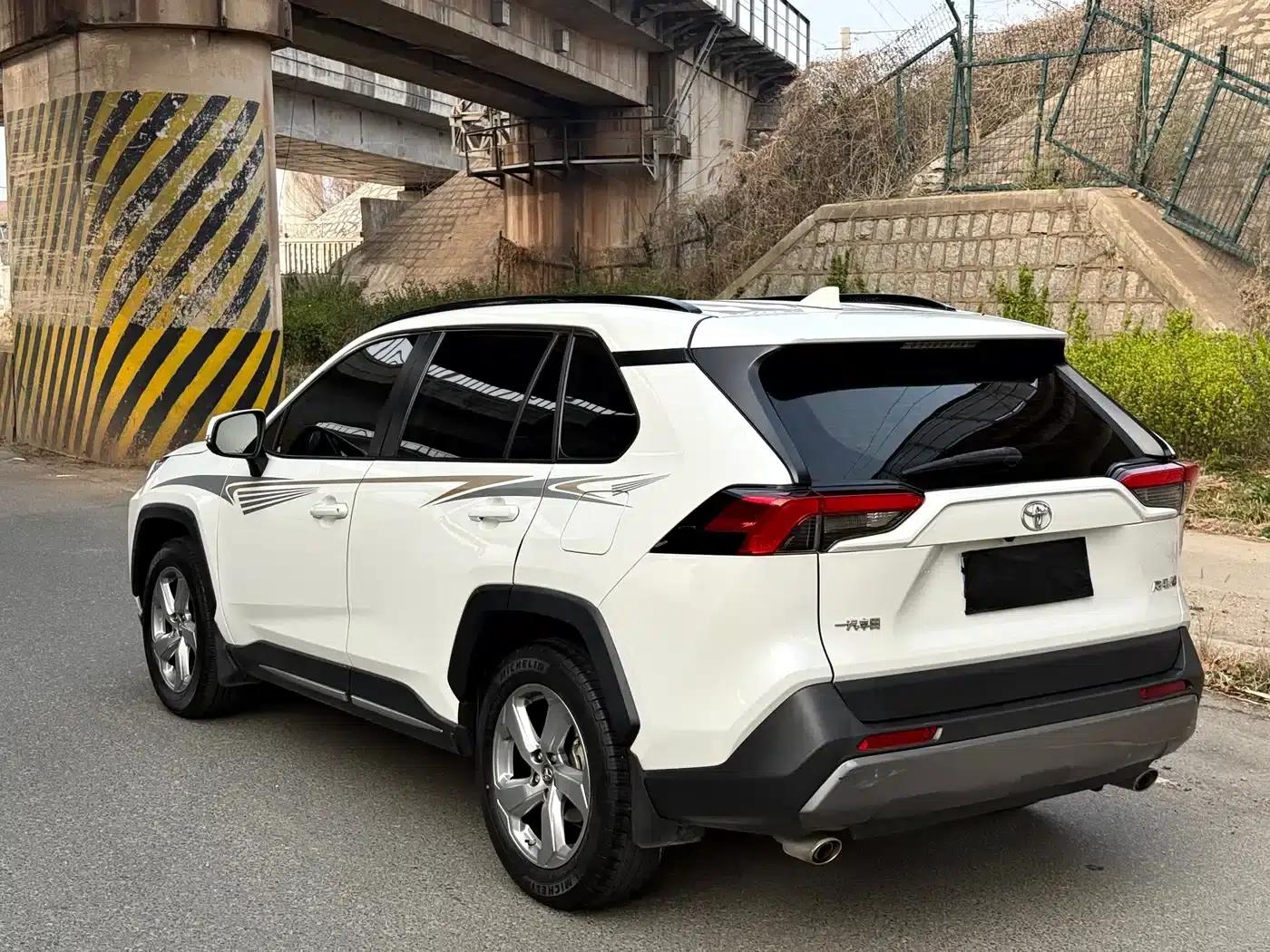 RAV4 2021 2.0L CVT 2WD Fashion Plus Edition — миниатюра 4