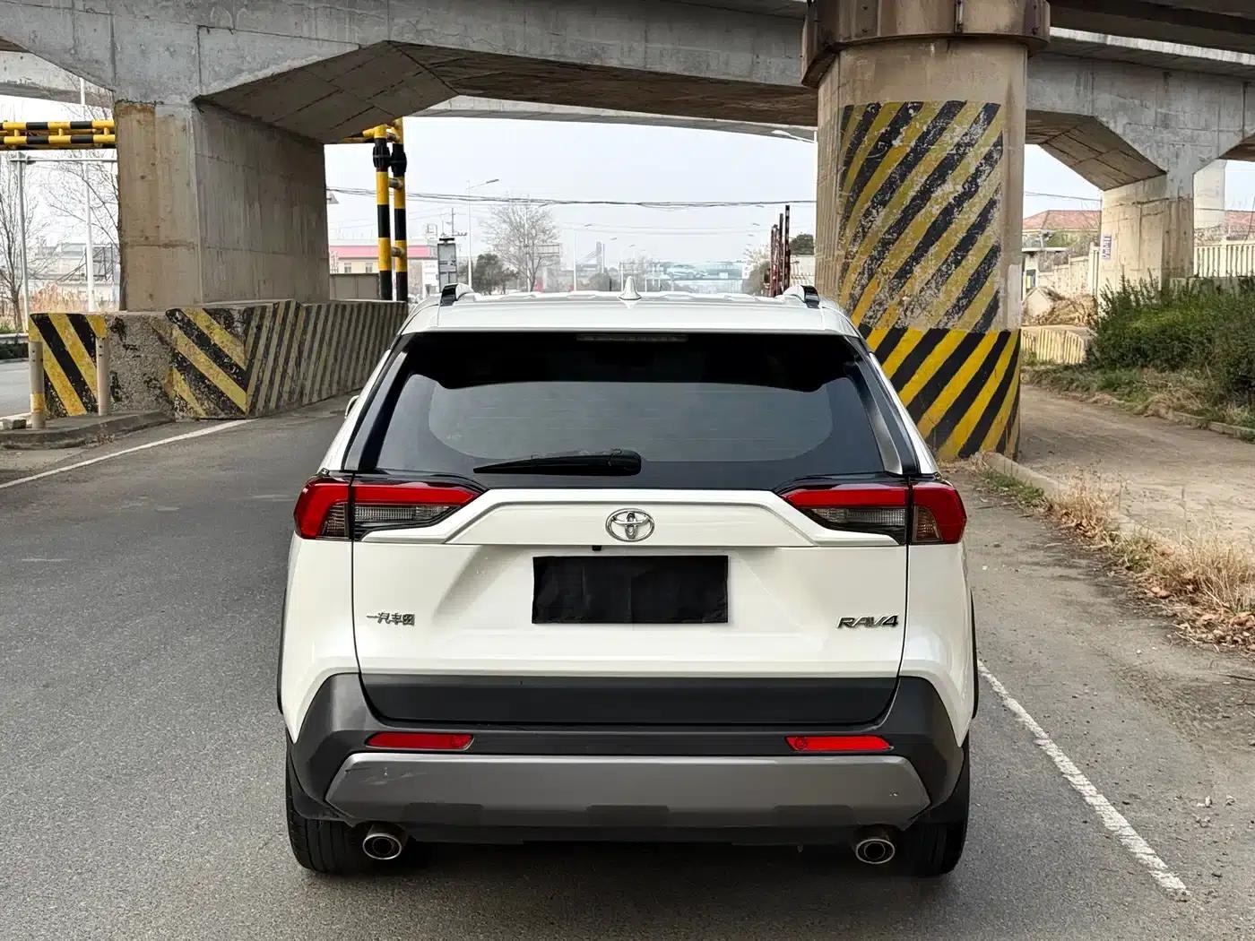 RAV4 2021 2.0L CVT 2WD Fashion Plus Edition — миниатюра 6