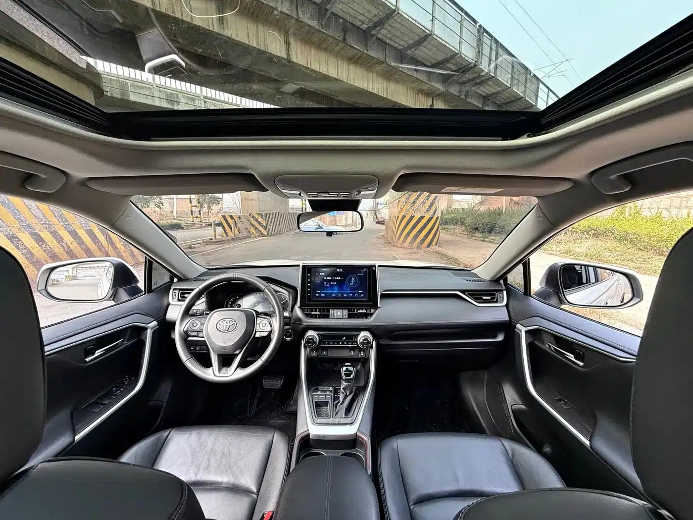 RAV4 2021 2.0L CVT 2WD Fashion Plus Edition — миниатюра 8
