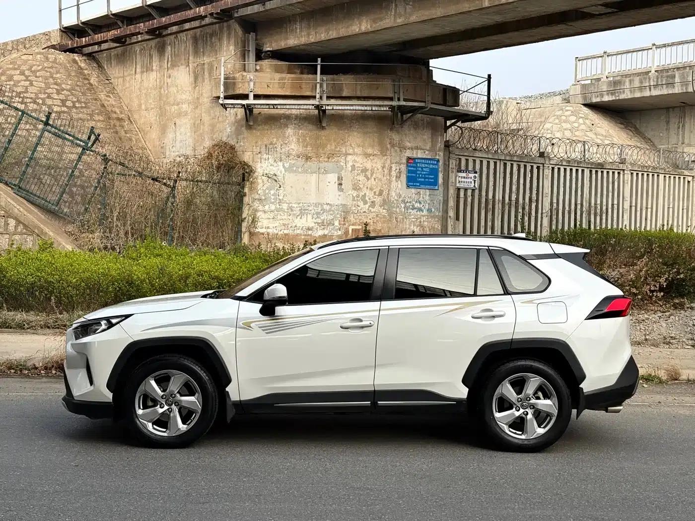 RAV4 2021 2.0L CVT 2WD Fashion Plus Edition — миниатюра 9