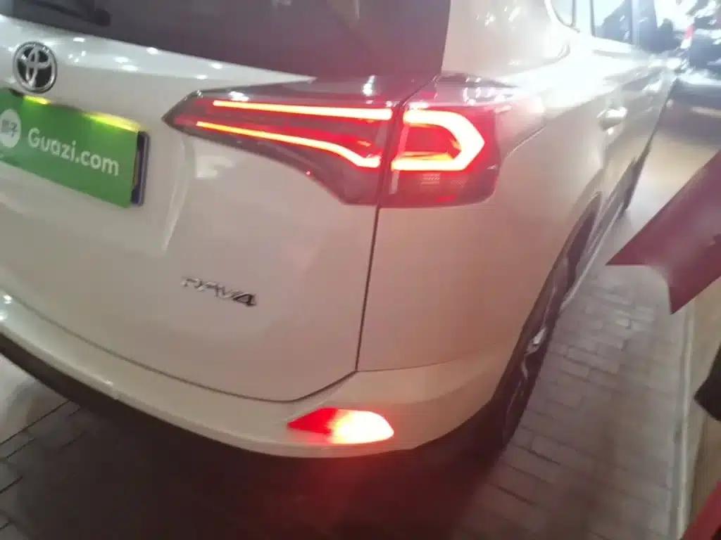 2016 Toyota RAV4 2.0L CVT 2WD Urban Edition (National V Emission Standard) — миниатюра 8