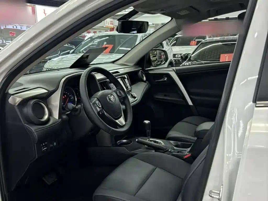 2015 RAV4 2.0L CVT 4WD Elite Edition — миниатюра 15