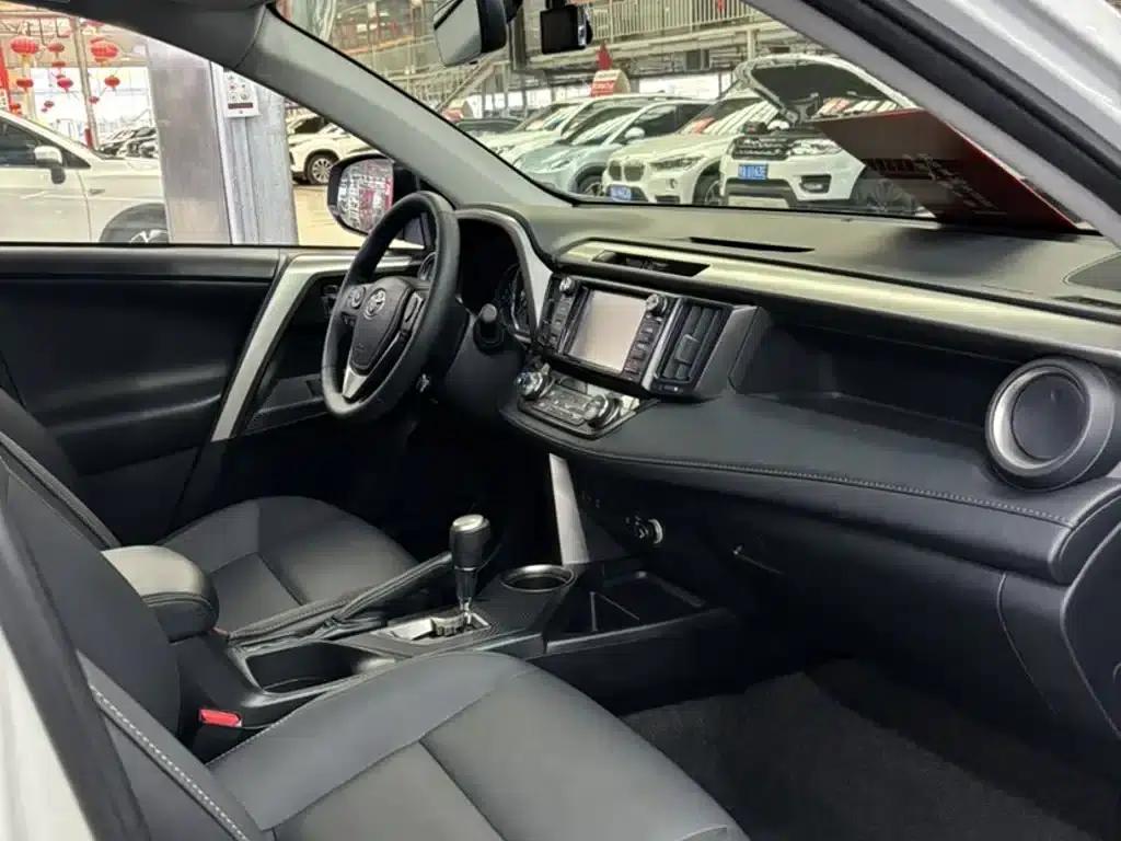 2015 RAV4 2.0L CVT 4WD Elite Edition — миниатюра 16