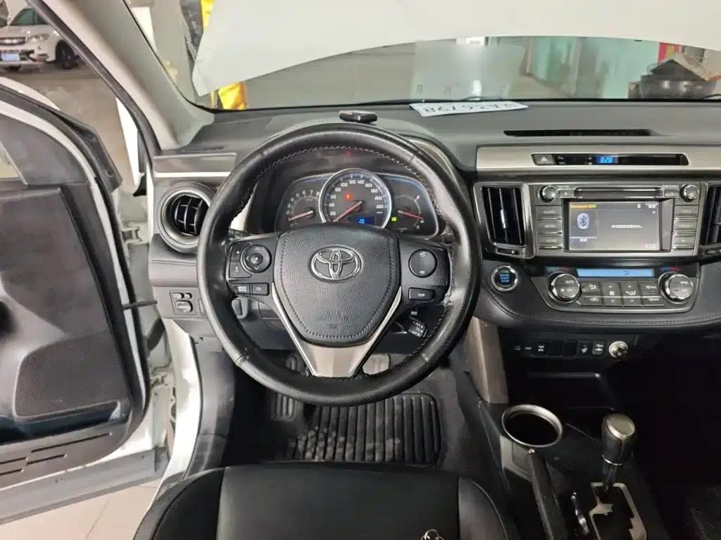 2013 RAV4 2.5L Automatic 4WD Luxury Edition — миниатюра 11