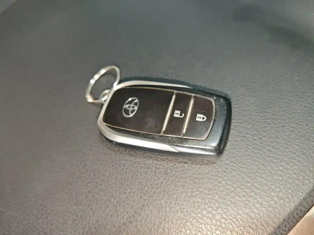 2013 RAV4 2.5L Automatic 4WD Luxury Edition — миниатюра 9