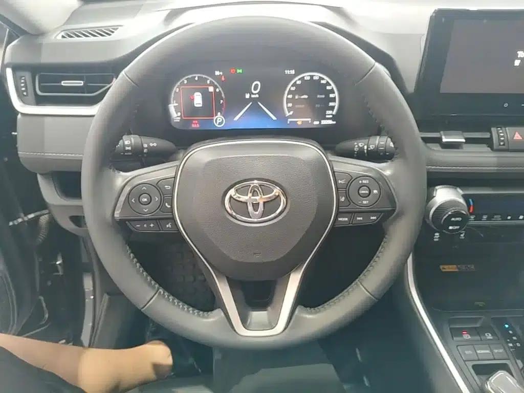 2023 RAV4 2.0L CVT 2WD Fashion Plus Edition — миниатюра 11