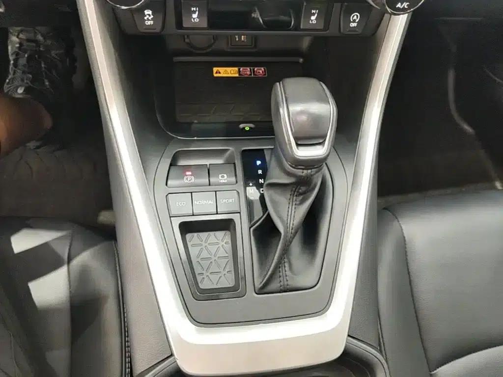 2023 RAV4 2.0L CVT 2WD Fashion Plus Edition — миниатюра 14