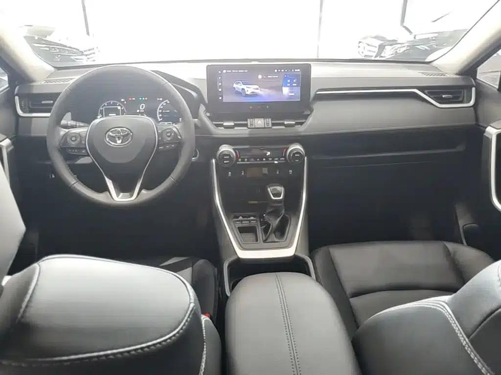2023 RAV4 2.0L CVT 2WD Fashion Plus Edition — миниатюра 10