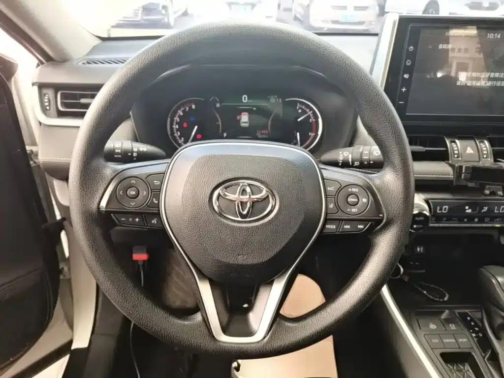 RAV4 2020 2.0L CVT 2WD Fashion Edition — миниатюра 11