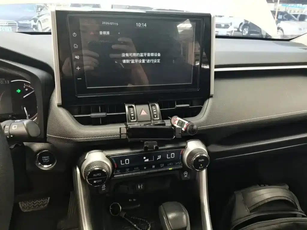 RAV4 2020 2.0L CVT 2WD Fashion Edition — миниатюра 13