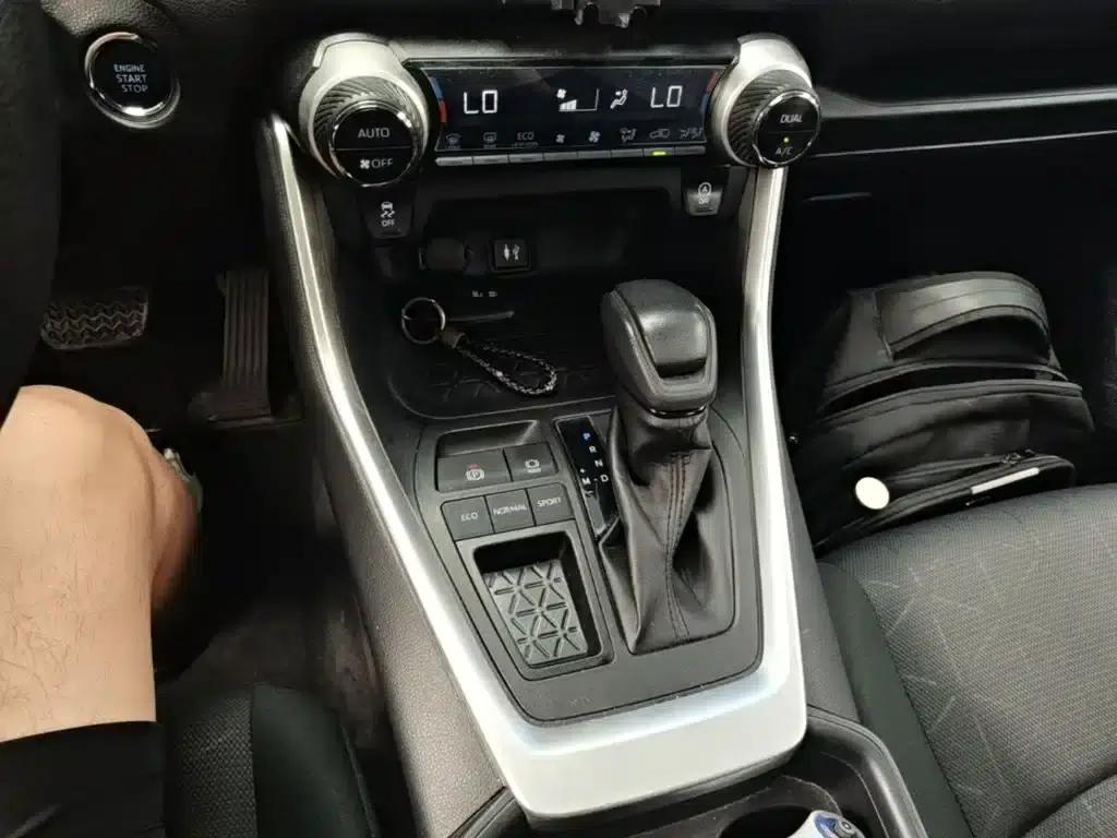 RAV4 2020 2.0L CVT 2WD Fashion Edition — миниатюра 14