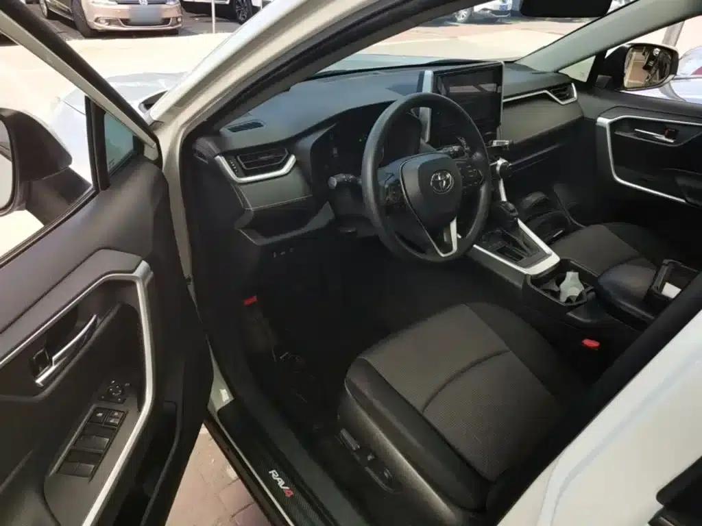 RAV4 2020 2.0L CVT 2WD Fashion Edition — миниатюра 16