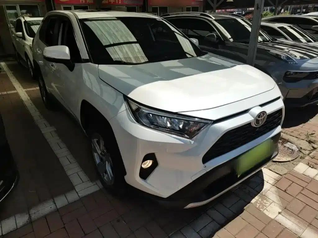 RAV4 2020 2.0L CVT 2WD Fashion Edition — миниатюра 4
