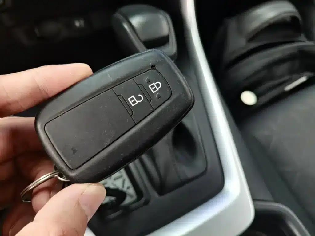 RAV4 2020 2.0L CVT 2WD Fashion Edition — миниатюра 9