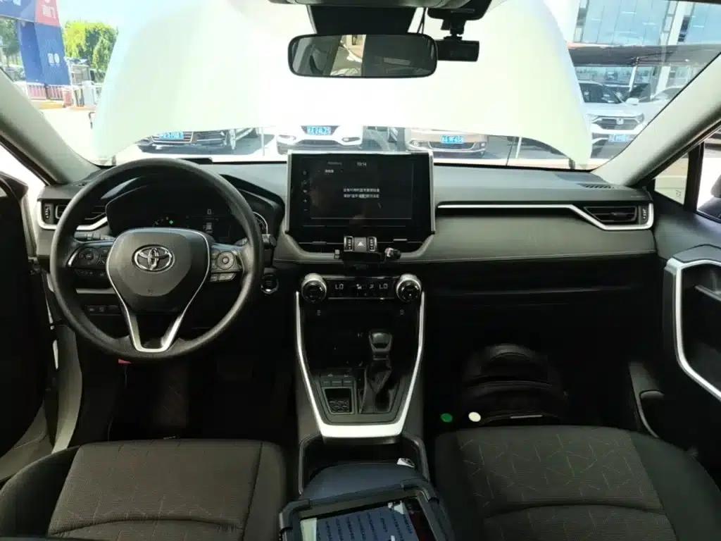 RAV4 2020 2.0L CVT 2WD Fashion Edition — миниатюра 10