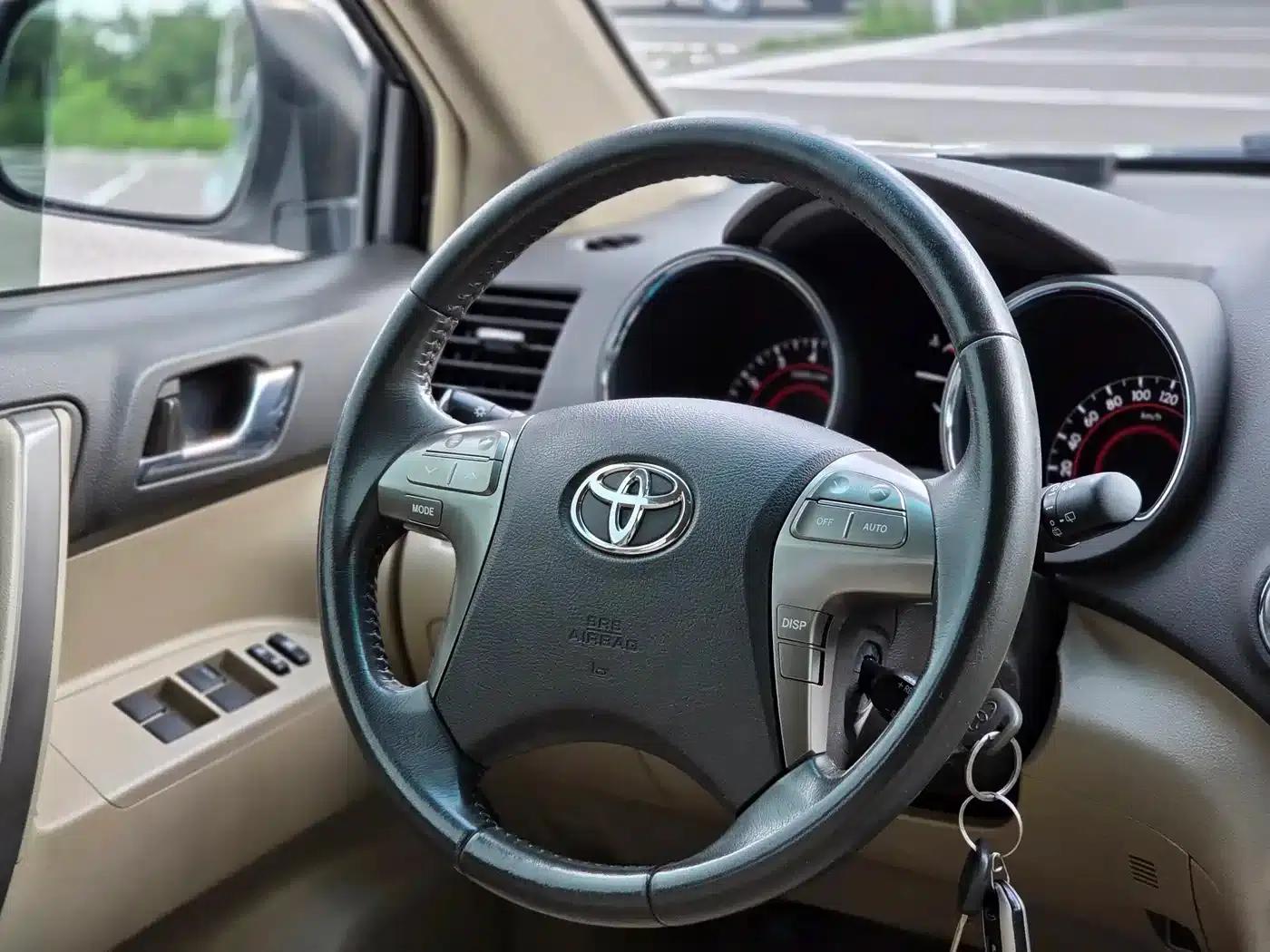 2011 Highlander 2.7L 2WD 7-seater Luxury Navigation Edition — миниатюра 16