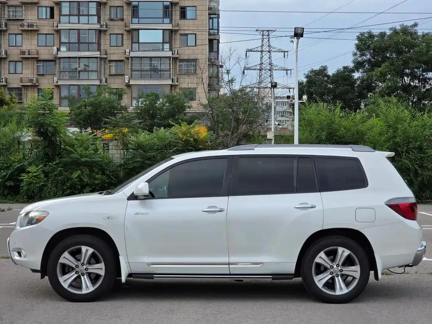 2011 Highlander 2.7L 2WD 7-seater Luxury Navigation Edition — миниатюра 7