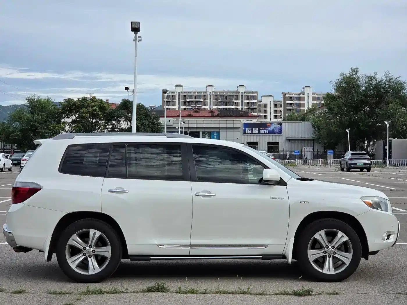 2011 Highlander 2.7L 2WD 7-seater Luxury Navigation Edition — миниатюра 8