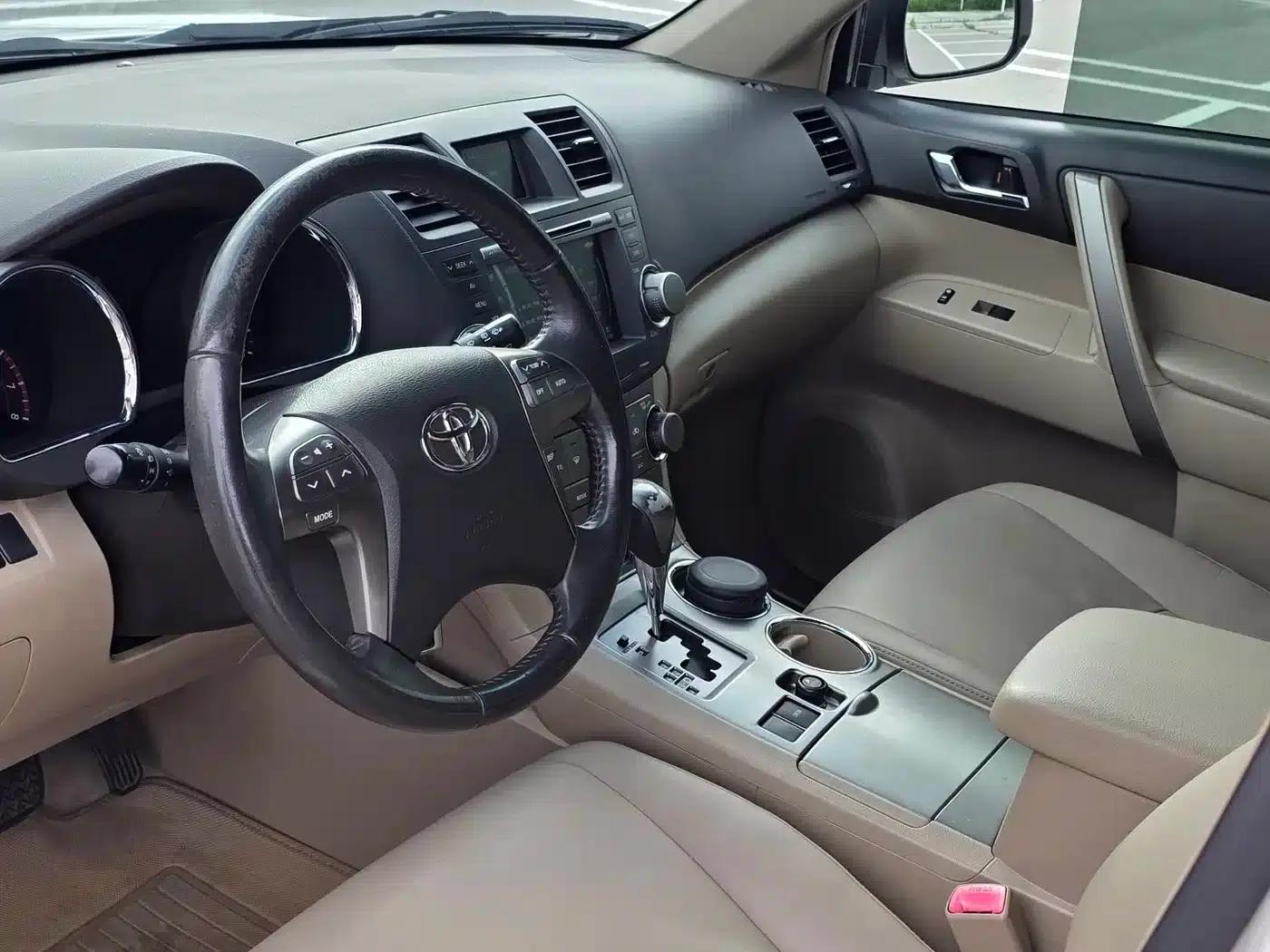 2011 Highlander 2.7L 2WD 7-seater Luxury Navigation Edition — миниатюра 10