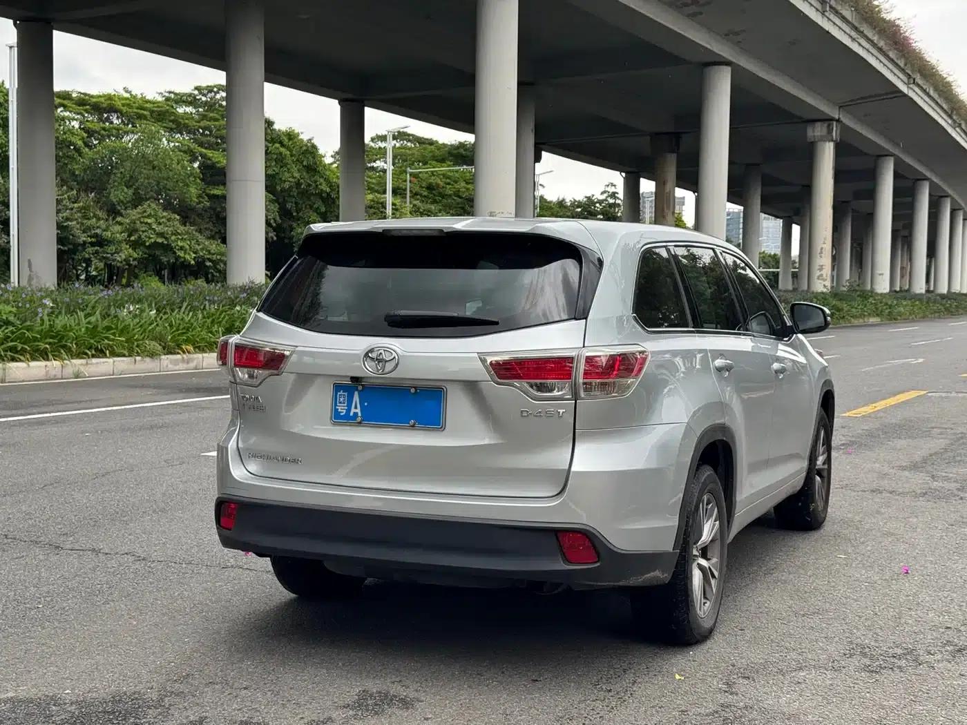 2015 Highlander 2.0T 2WD Elite Edition 7-seater — миниатюра 3