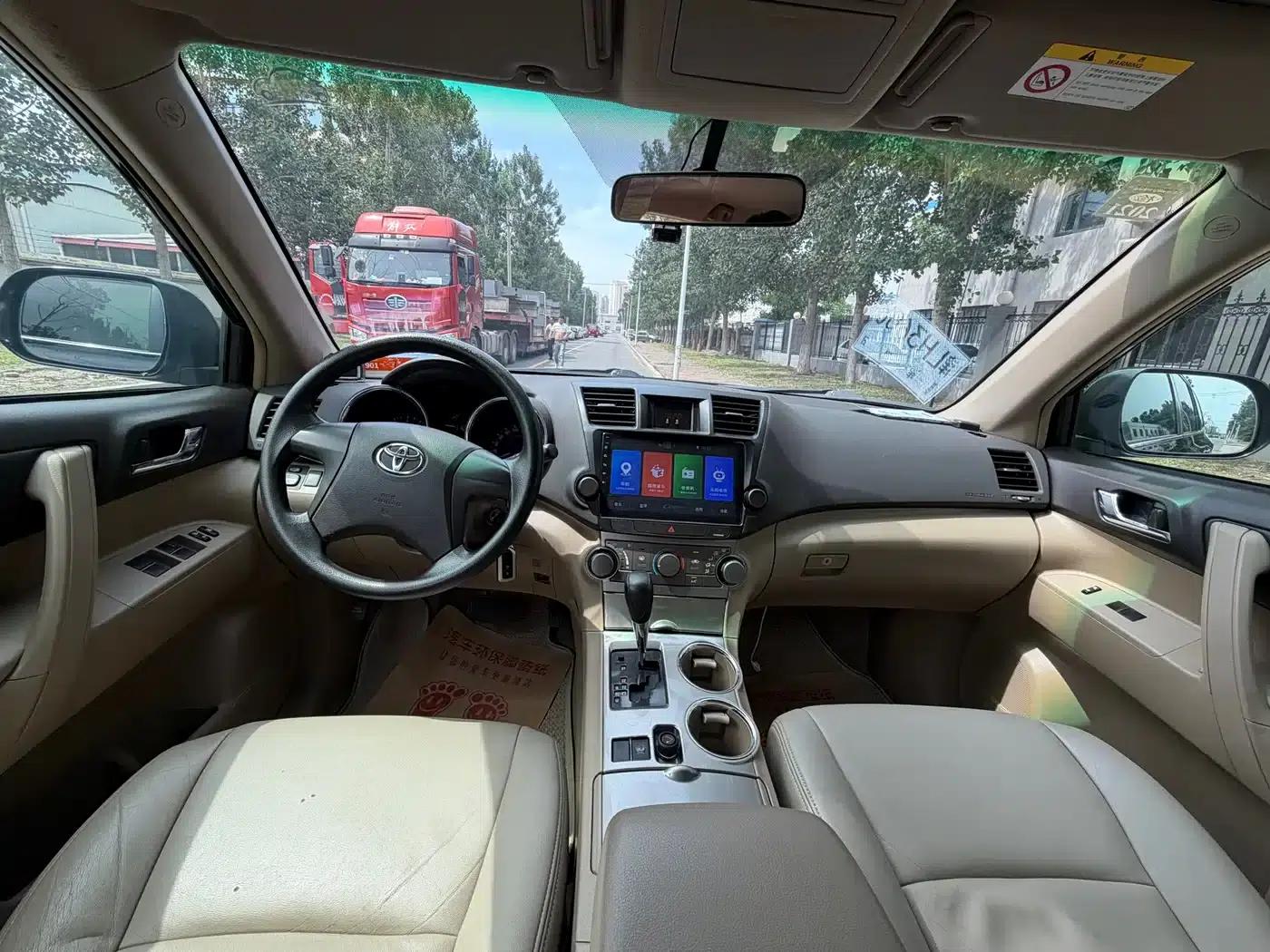 2012 Highlander 2.7L 2WD 5-seater Elite Edition — миниатюра 4