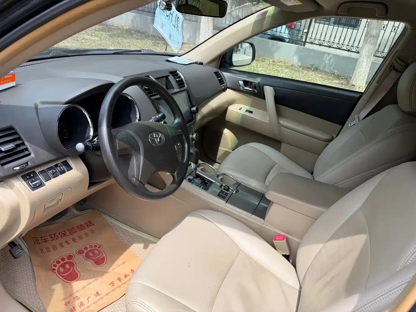 2012 Highlander 2.7L 2WD 5-seater Elite Edition — миниатюра 6