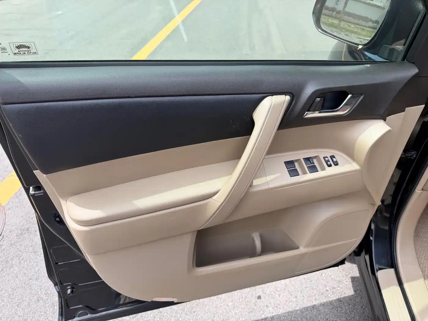 2012 Highlander 2.7L 2WD 5-seater Elite Edition — миниатюра 10