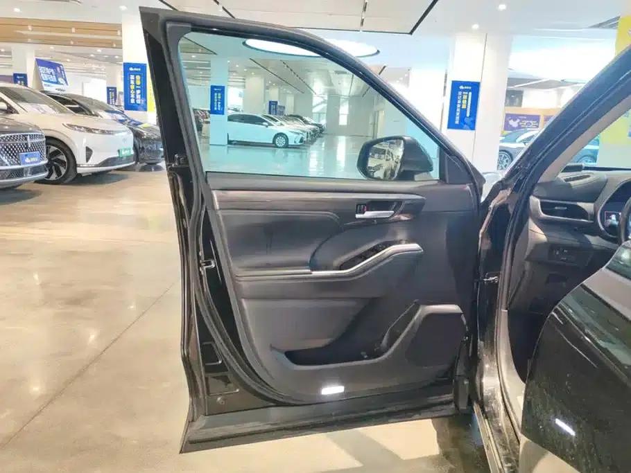 2024 Toyota Highlander 2.5L Intelligent Hybrid Dual-Motor AWD Premium Edition (7-seater) — миниатюра 7